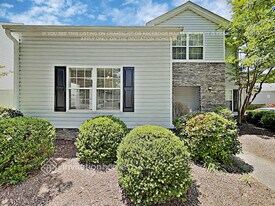 573 W Oaks Dr in Woodstock, GA - Building Photo