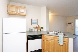 Woodland Heights in Newton, IA - Building Photo - Building Photo