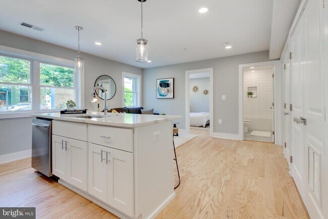 714 11th St NE in Washington, DC - Building Photo - Building Photo