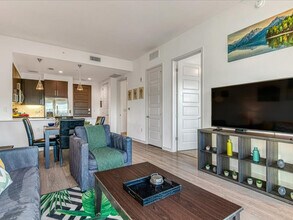 2121 Holcombe Blvd in Houston, TX - Building Photo - Building Photo