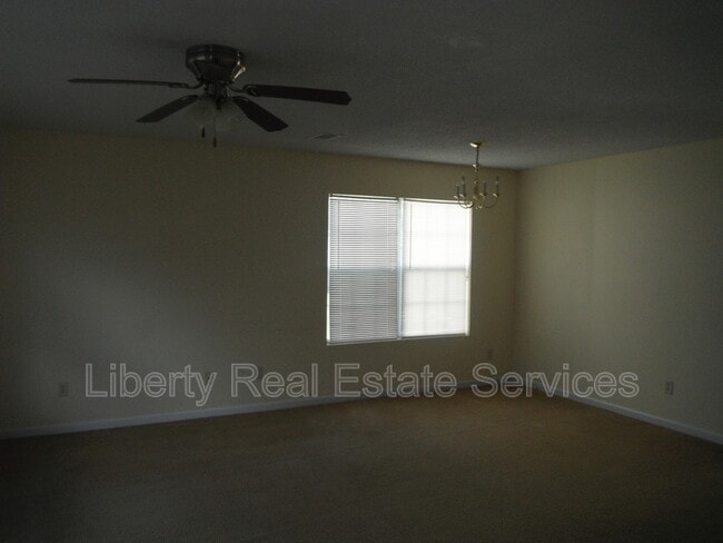 1100 Pineland Ave in Hinesville, GA - Building Photo - Building Photo