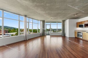 1926 W Burnside St in Portland, OR - Building Photo
