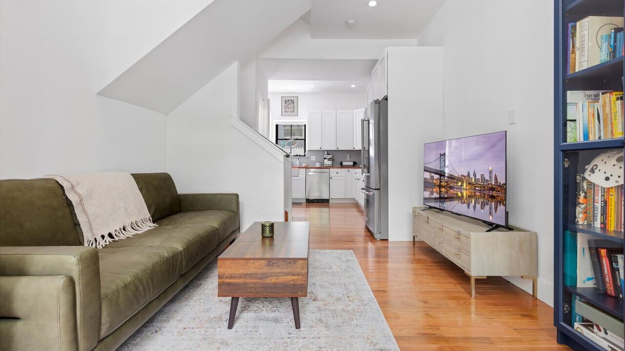 416 Sepviva St in Philadelphia, PA - Building Photo