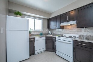 Parkwood Village in South Amboy, NJ - Building Photo