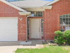 5705 Frio Dr in Haltom City, TX - Building Photo - Building Photo