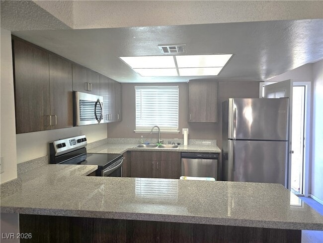 5602 W Lake Mead Blvd in Las Vegas, NV - Building Photo - Building Photo