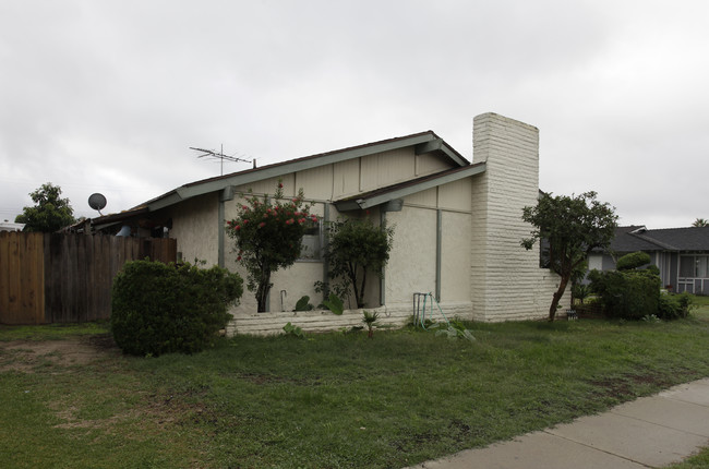 3054 W Coolidge Ave in Anaheim, CA - Building Photo - Building Photo