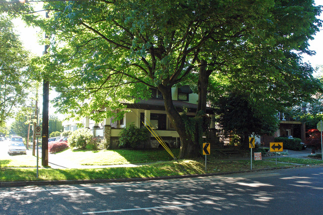 1544 NE 24th Ave in Portland, OR - Foto de edificio - Building Photo