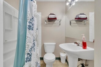 10415 99 Ave in Grande Prairie, AB - Building Photo - Building Photo