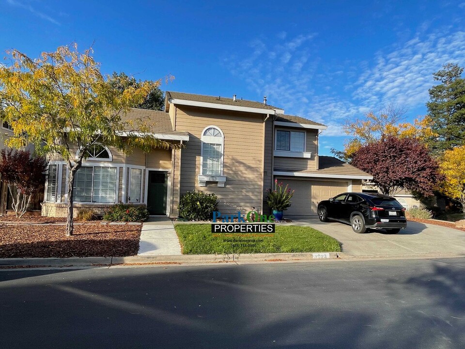 1053 Oakleaf Ct in Concord, CA - Foto de edificio