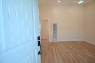 1312 S Pacific St, Unit Unit F in Oceanside, CA - Building Photo