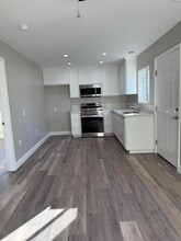 321-327 W Boone St in Santa Maria, CA - Building Photo - Building Photo