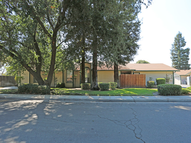 500 W Escalon Ave in Clovis, CA - Building Photo - Building Photo