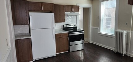 2583 Main St, Unit First floor in Bridgeport, CT - Foto de edificio - Building Photo