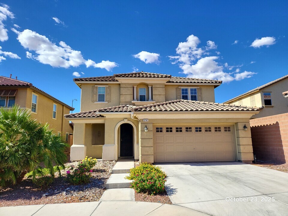 5747 Empress Garden Ct in Las Vegas, NV - Building Photo