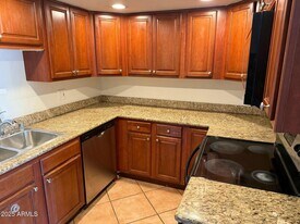 12440 N 20th St in Phoenix, AZ - Building Photo