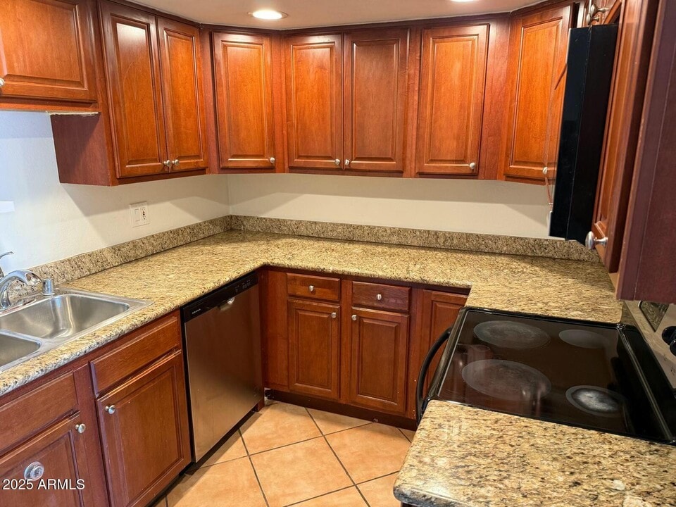 12440 N 20th St in Phoenix, AZ - Building Photo