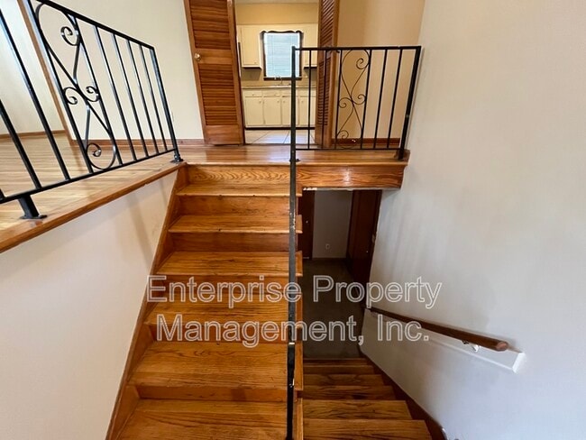 property at 3539 Glenshaw Dr
