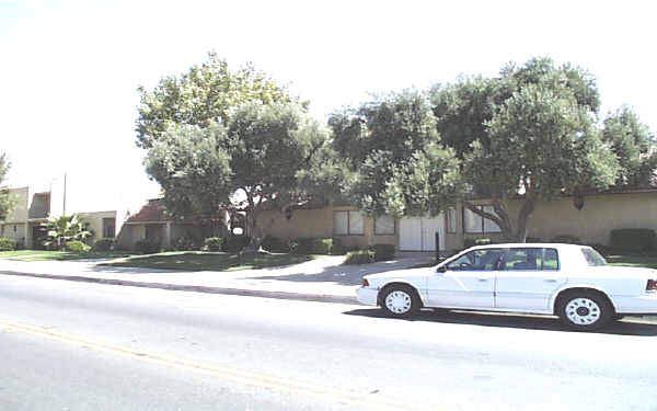 44200 Kingtree Ave in Lancaster, CA - Building Photo - Building Photo