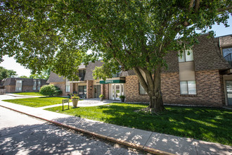 Sutter Place in Lincoln, NE - Foto de edificio - Building Photo