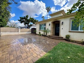 6234 Carpenter Ave in Los Angeles, CA - Building Photo