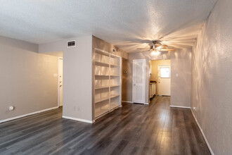 Copper Commons in El Paso, TX - Building Photo - Interior Photo