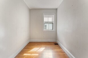 24 School St, Unit 2 in Newton, MA - Building Photo