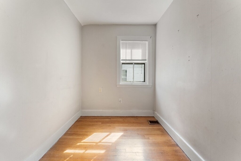 24 School St, Unit 2 in Newton, MA - Building Photo