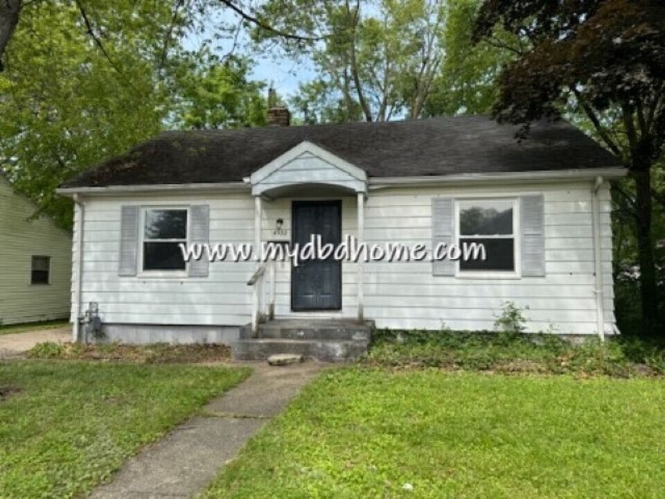 4532 Weisser Park Ave in Fort Wayne, IN - Building Photo