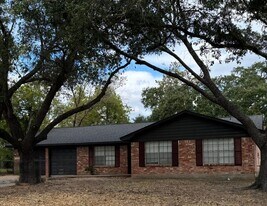 803 Glade St in College Station, TX - Building Photo