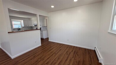 540 Oak St in Copiague, NY - Building Photo - Building Photo