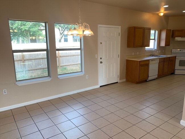 6911 Hallie Ridge in San Antonio, TX - Building Photo - Building Photo