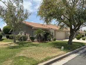44265 E Sundown Crest Dr in La Quinta, CA - Building Photo - Building Photo