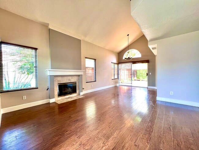 28556 Rancho-Laguna in Laguna Niguel, CA - Foto de edificio - Building Photo