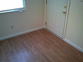 4647 Hilton Ave, Unit A in Columbus, OH - Building Photo