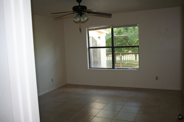 215 Spanish Oak Ln in Kerrville, TX - Building Photo - Building Photo