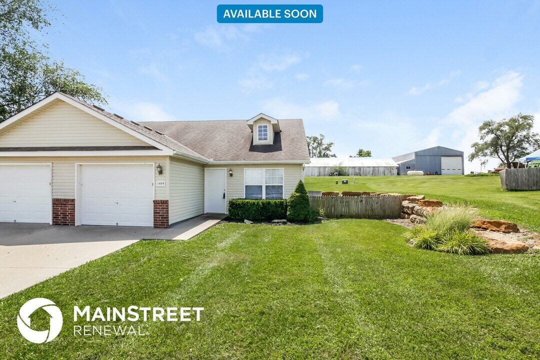 1404 Eagle Dr in Pleasant Hill, MO - Building Photo