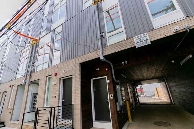1240 Lecount St, Unit A in Philadelphia, PA - Foto de edificio - Building Photo