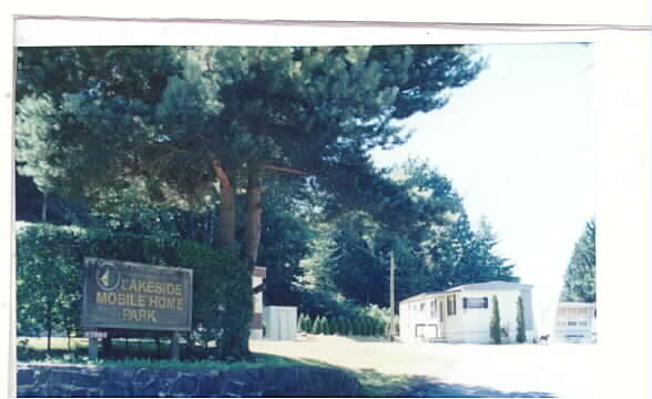 17004 E Lake Goodwin Rd in Stanwood, WA - Foto de edificio