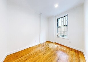 West 150th Street in New York, NY - Foto de edificio - Building Photo