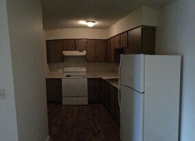 101 103-103 Johnson Dr in Buffalo, MO - Building Photo