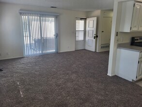 9849 Croke Dr in Thornton, CO - Foto de edificio - Building Photo