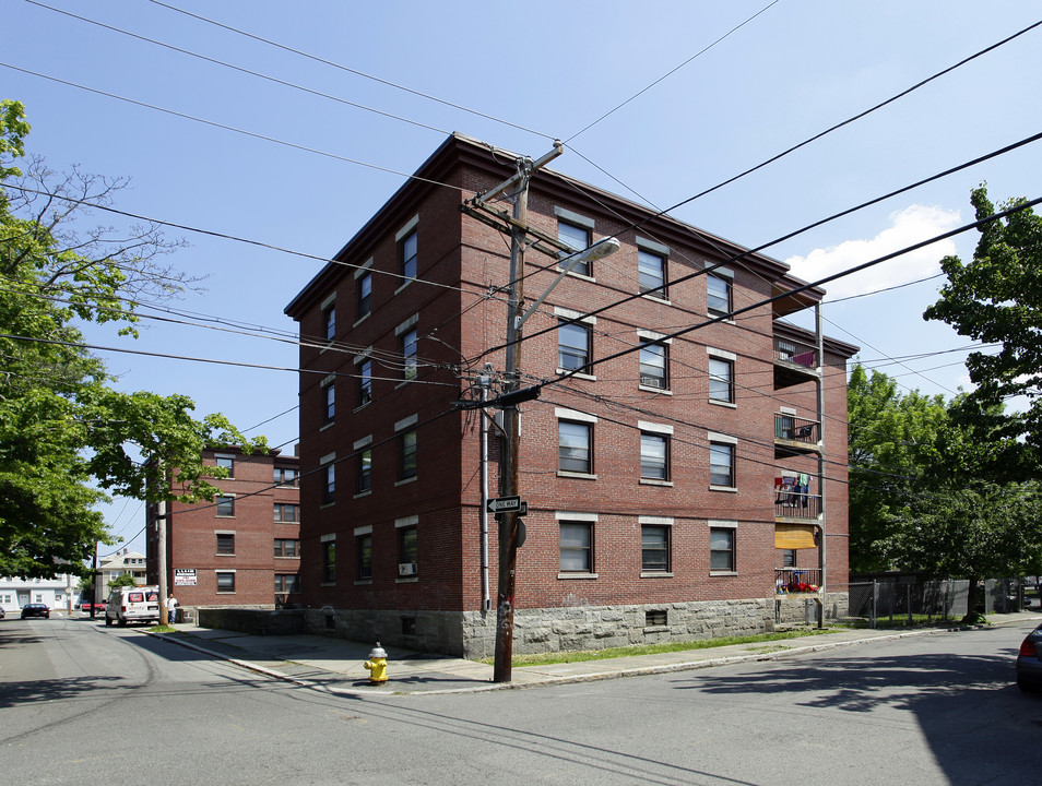 52 Dow St in Salem, MA - Building Photo