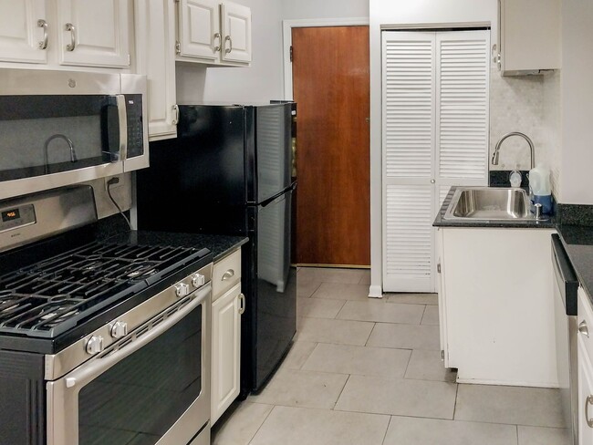 3706 N Sheffield Ave in Chicago, IL - Foto de edificio - Building Photo