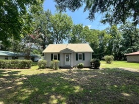 204 N Frankfort Ave in Russellville, AR - Building Photo