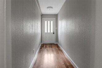7638 Parker Rd in Houston, TX - Building Photo - Building Photo