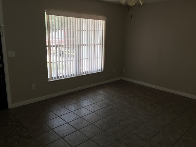2369 Milton Ln in DeLand, FL - Foto de edificio - Building Photo