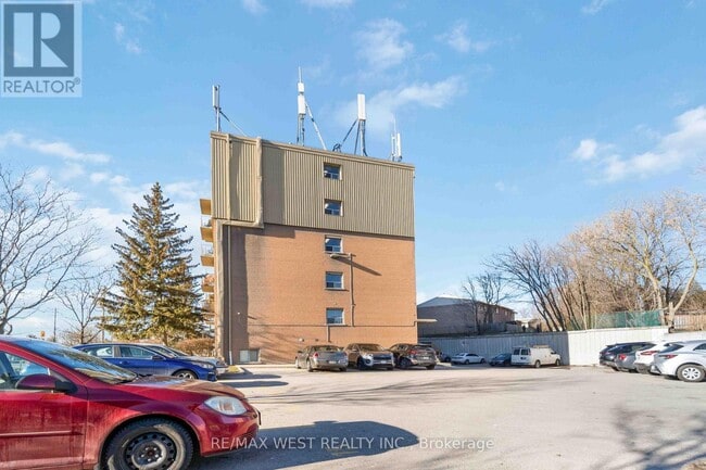 283 Fairway Rd N in Kitchener, ON - Building Photo - Building Photo