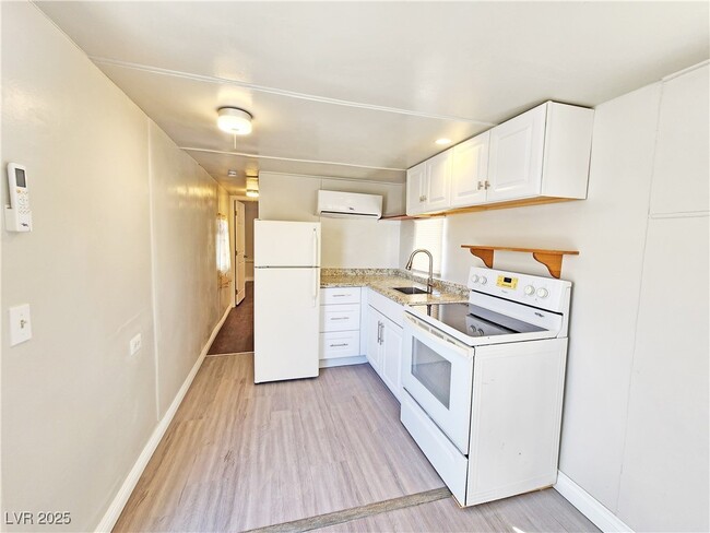property at 2220 W Bell Vista Ave
