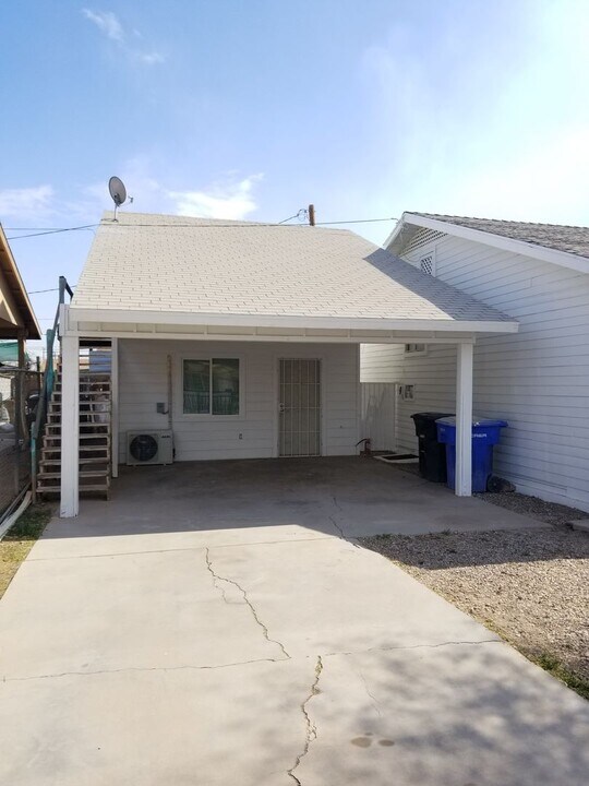 743 S 6th St in El Centro, CA - Building Photo